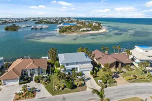 727 Key Royale Dr, Holmes Beach, FL 34217 - Photo 72