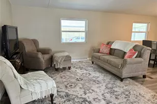 217 Mt Piney Ave NE, Saint Petersburg, FL 33702 - Photo 8