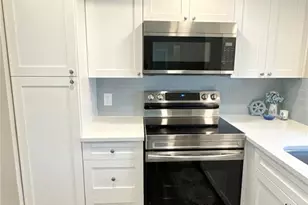 217 Mt Piney Ave NE, Saint Petersburg, FL 33702 - Photo 6