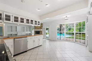 1303 Wallwood Dr, Brandon, FL 33510 - Photo 14