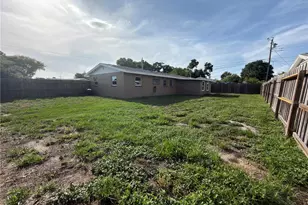 8201 120th St, Seminole, FL 33772 - Photo 18