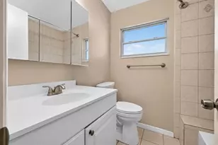6819 Meadowlawn Dr N, Saint Petersburg, FL 33702 - Photo 16