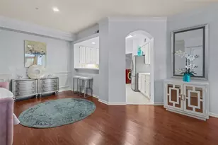 3302 Bay Club Cir, Tampa, FL 33607 - Photo 2
