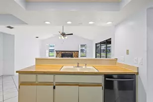 10843 Harborside Dr, Largo, FL 33773 - Photo 22