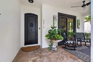 2319 7th St N, Saint Petersburg, FL 33704 - Photo 2