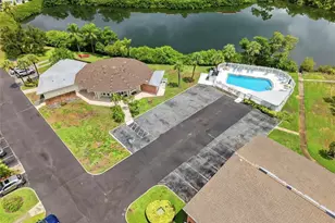 4570 Overlook Dr NE, Saint Petersburg, FL 33703 - Photo 16