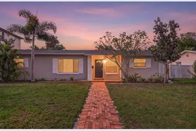 642 38th Avenue NE, Saint Petersburg, FL 33704 - Photo 1