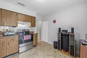 10307 Pennytree Pl, Tampa, FL 33624 - Photo 10