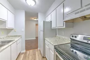 13403 Arbor Pointe Cir, Tampa, FL 33617 - Photo 14