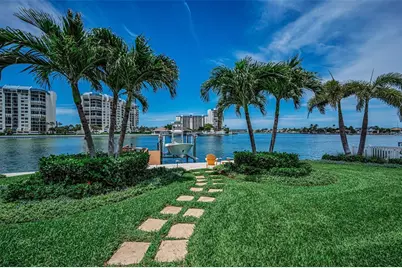 1201 81st Street S, Saint Petersburg, FL 33707 - Photo 8