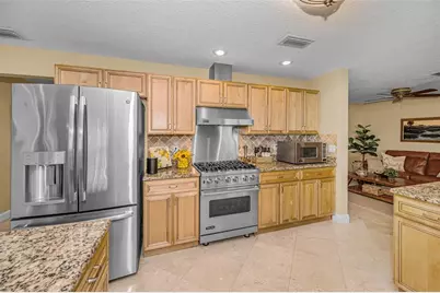 1201 81st Street S, Saint Petersburg, FL 33707 - Photo 14