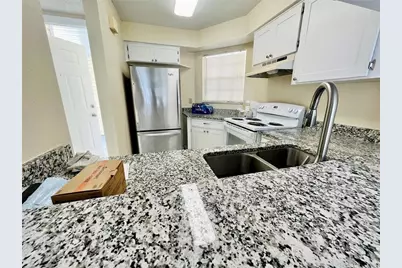 6908 Stones Throw Circle N #10208, Saint Petersburg, FL 33710 - Photo 4