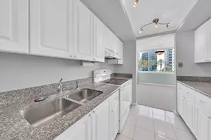 660 Island Way, Clearwater Beach, FL 33767 - Photo 4