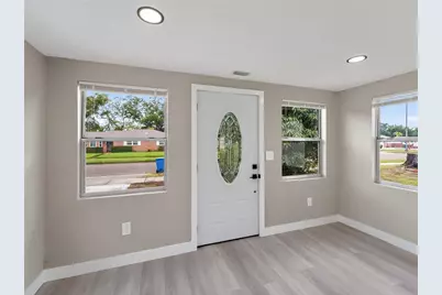 1900 25th Street S, Saint Petersburg, FL 33712 - Photo 6
