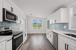 34010 Estates Ln, Wesley Chapel, FL 33543 - Photo 8