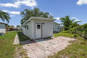 34010 Estates Ln, Wesley Chapel, FL 33543 - Photo 28