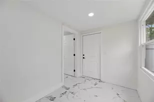 9608 N Aster Ave, Tampa, FL 33612 - Photo 40