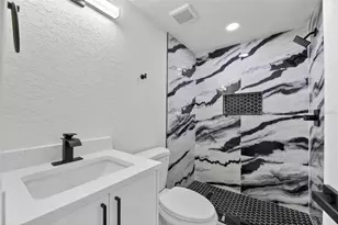 9608 N Aster Ave, Tampa, FL 33612 - Photo 24
