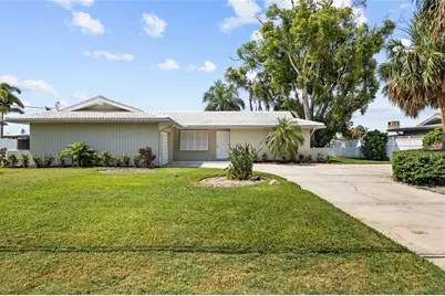 4133 49th Avenue S, Saint Petersburg, FL 33711 - Photo 2