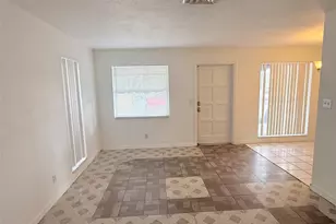 1100 70th St N, Saint Petersburg, FL 33710 - Photo 2