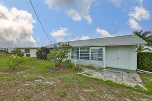 1216 Valley Forge Blvd, Sun City Center, FL 33573 - Photo 4