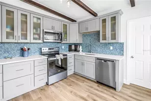 7599 Meadowlawn Dr N, Saint Petersburg, FL 33702 - Photo 14