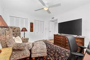 1065 Eden Isle Blvd NE, Saint Petersburg, FL 33704 - Photo 18