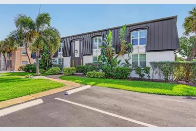 1065 Eden Isle Boulevard NE #2, Saint Petersburg, FL 33704 - Photo 2