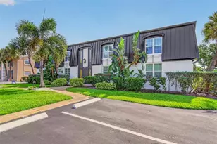 1065 Eden Isle Blvd NE, Saint Petersburg, FL 33704 - Photo 2