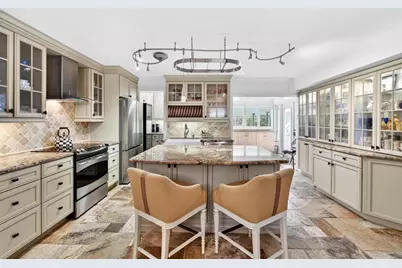 1065 Eden Isle Boulevard NE #2, Saint Petersburg, FL 33704 - Photo 1