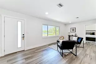 2335 Murilla Way S, Saint Petersburg, FL 33712 - Photo 4
