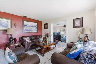 4914 Holiday Dr, Tampa, FL 33615 - Photo 8