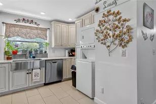 9834 87th St, Seminole, FL 33777 - Photo 10