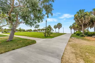 1100 N Shore Dr NE, Saint Petersburg, FL 33701 - Photo 52
