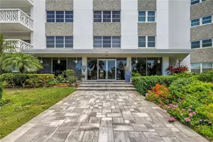 1100 N Shore Dr NE, Saint Petersburg, FL 33701 - Photo 2