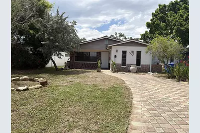 1835 Maryland Avenue NE, Saint Petersburg, FL 33703 - Photo 1
