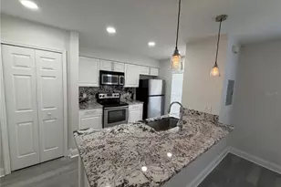4105 Waterside Island Ct, Tampa, FL 33617 - Photo 4