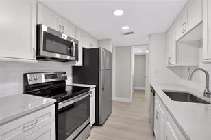3795 41st Ln S, Saint Petersburg, FL 33711 - Photo 2
