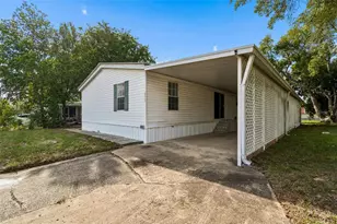 37913 Palmetto Palm Dr, Zephyrhills, FL 33542 - Photo 2