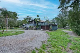 17321 Simmons Rd, Lutz, FL 33548 - Photo 26