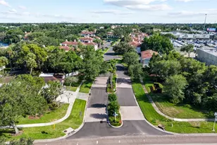 10360 Carrollwood Ln, Tampa, FL 33618 - Photo 12