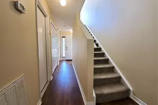 9870 Ashburn Lake Dr, Tampa, FL 33610 - Photo 10