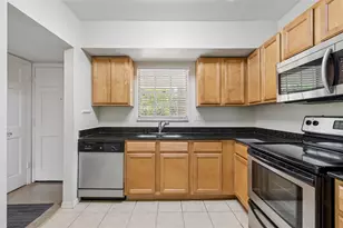10344 Carrollwood Ln, Tampa, FL 33618 - Photo 6