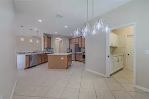 11318 Coventry Grove Cir, Lithia, FL 33547 - Photo 12