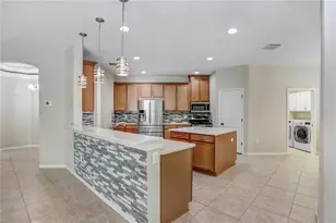 11318 Coventry Grove Cir, Lithia, FL 33547 - Photo 14