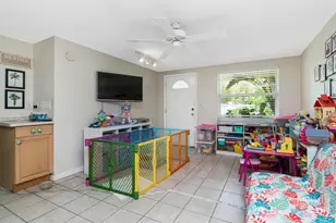 10532 67th Ave, Seminole, FL 33772 - Photo 12