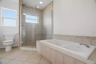 1832 Venetian Point Dr, Clearwater, FL 33755 - Photo 50