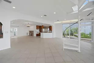 1832 Venetian Point Dr, Clearwater, FL 33755 - Photo 30