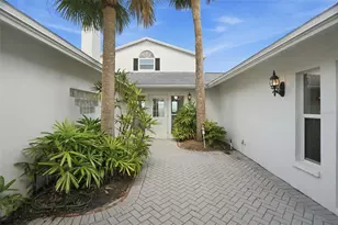 1832 Venetian Point Dr, Clearwater, FL 33755 - Photo 10