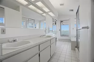 1832 Venetian Point Dr, Clearwater, FL 33755 - Photo 62